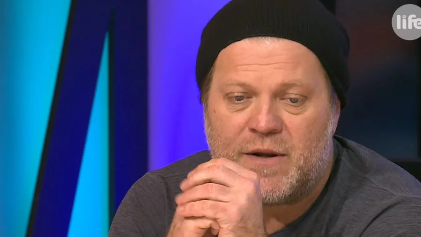 Szabó Győzőt elszomorítja, hogy a kollégái pizzafutárnak kényszerültek