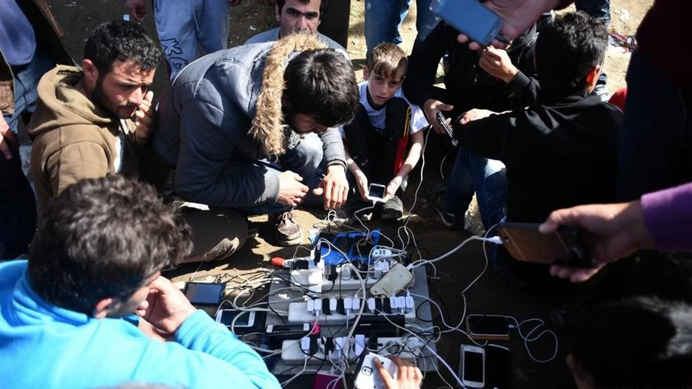 Nemzetközi kutatás: az internet mindennél jobban ösztönzi a migrációt!