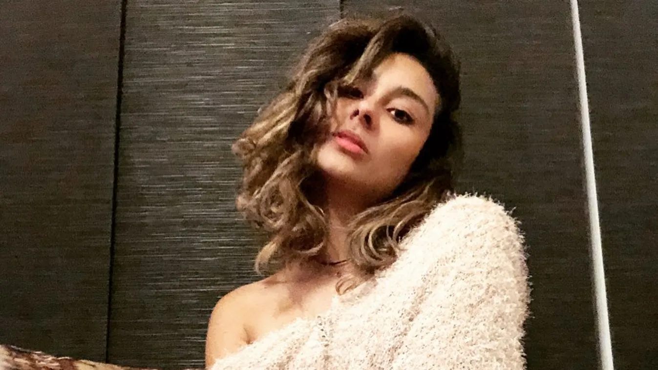 Levetkőzött! Mindenét megmutatja a legendás kapus érzéki lánya