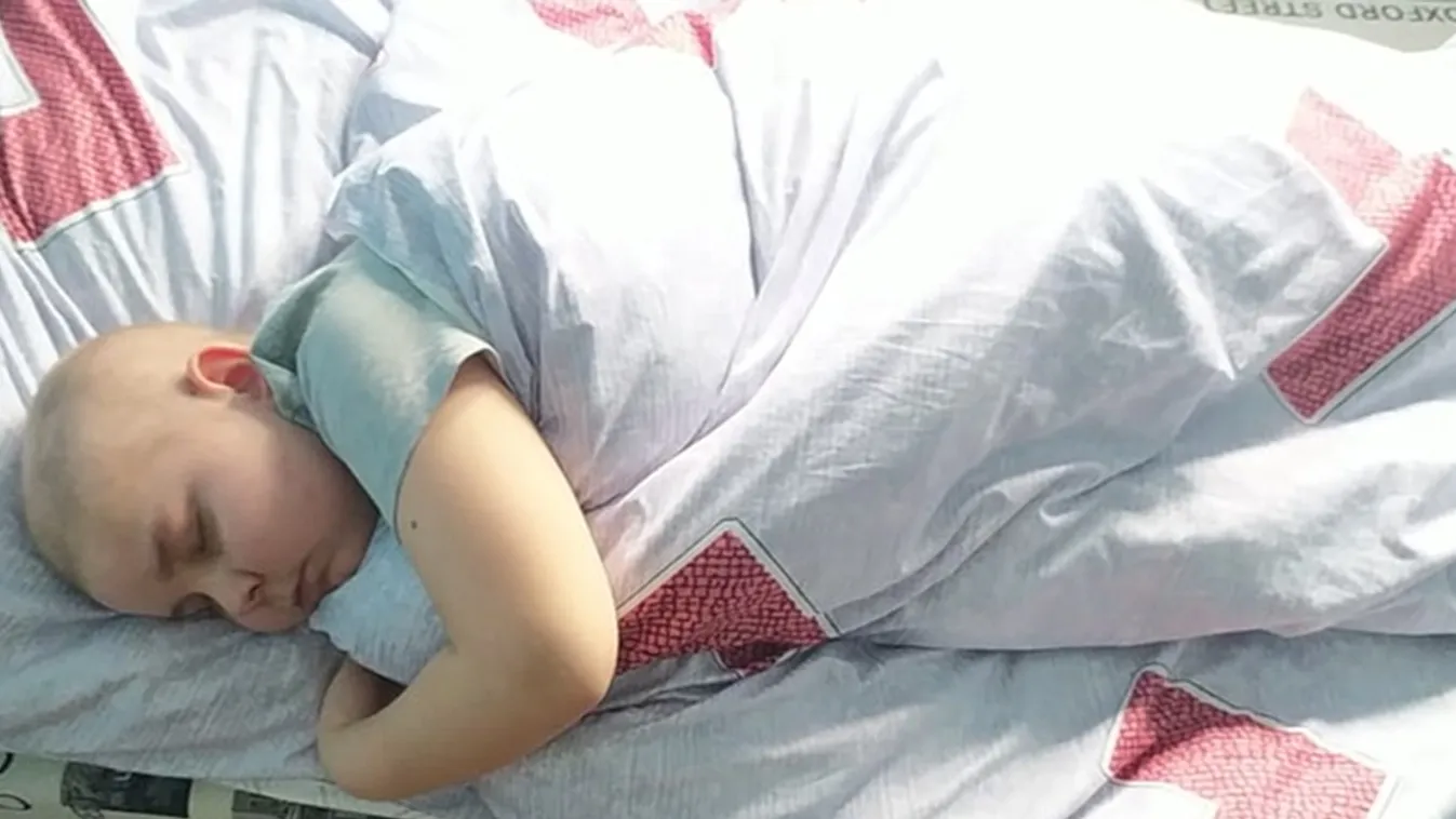 Szívszorító: elvesztette anyukáját a halálos kórral küzdő 12 éves Zsombor