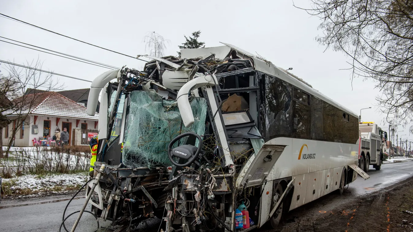 Kész csoda, így élte túl a babonás utas a lőrinci buszbalesetet