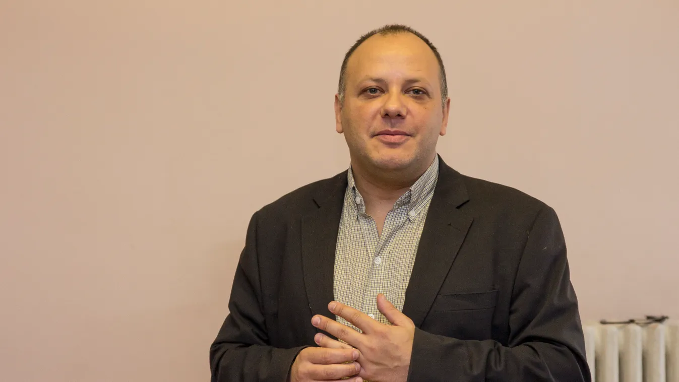 Nem hiszed el, mit árul a neten Damu Roland, házhoz is szállít - Fotók