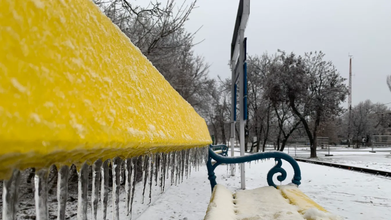 Megdöbbentő fotók érkeztek, így néz ki a jéggé fagyott a Normafa