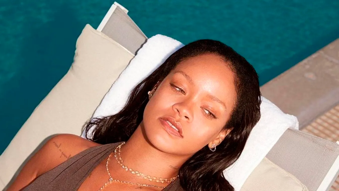 Rihannát megkérte a kollégája, ne vegyen fel fehérneműt, ezért topless énekelt - Fotó