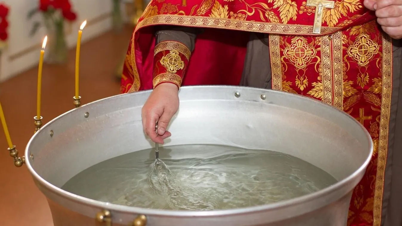 Hihetetlen lavinát indított a keresztelőn meghalt kisfiú tragédiája