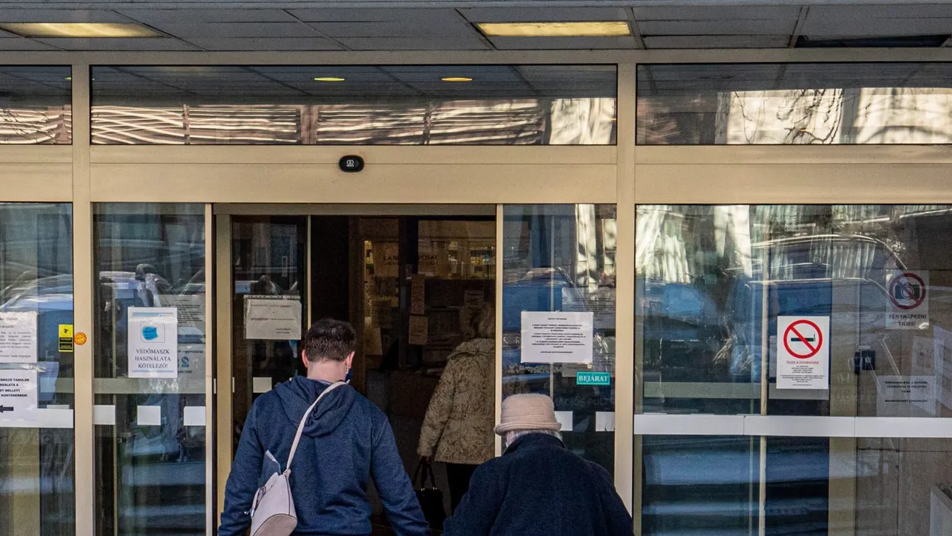 Ezt mondják az oltás mellékhatásairól a beoltott idősek