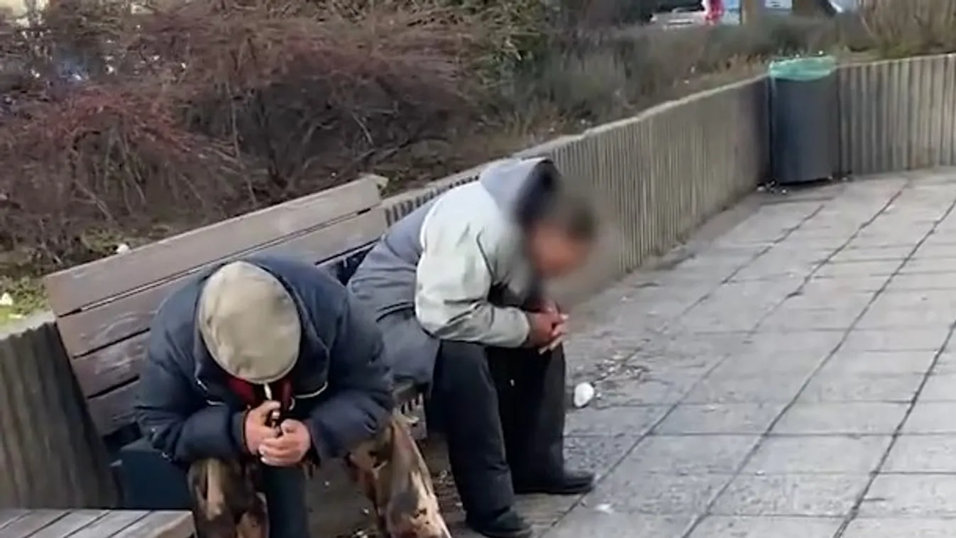 Videón, ahogy bikától bódult emberek lepték el a Váci úti iskola környékét