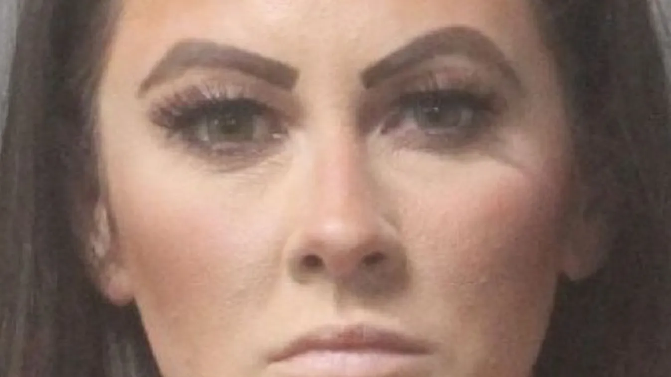 15 éves diákjával kamatyolt a kéjenc tanárnő, rájuk nyitott a férje