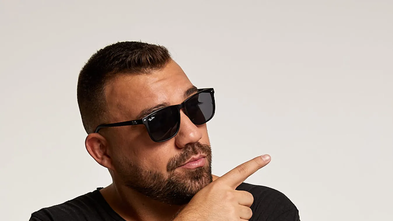 Szívszorító, így emlékezik anyukájára a népszerű magyar sztár - Videó