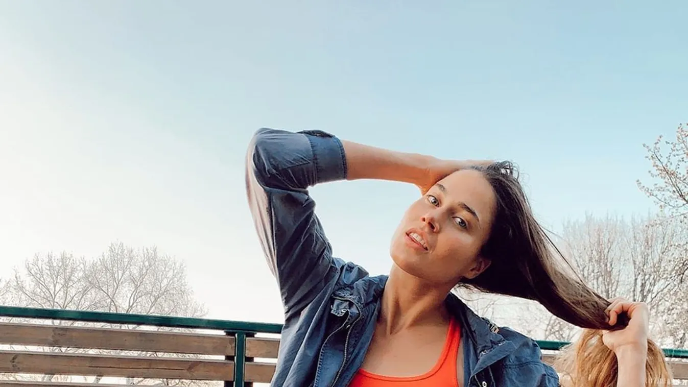 Hosszú, csupasz combját villantotta a szaunában Jakabos Zsuzsanna