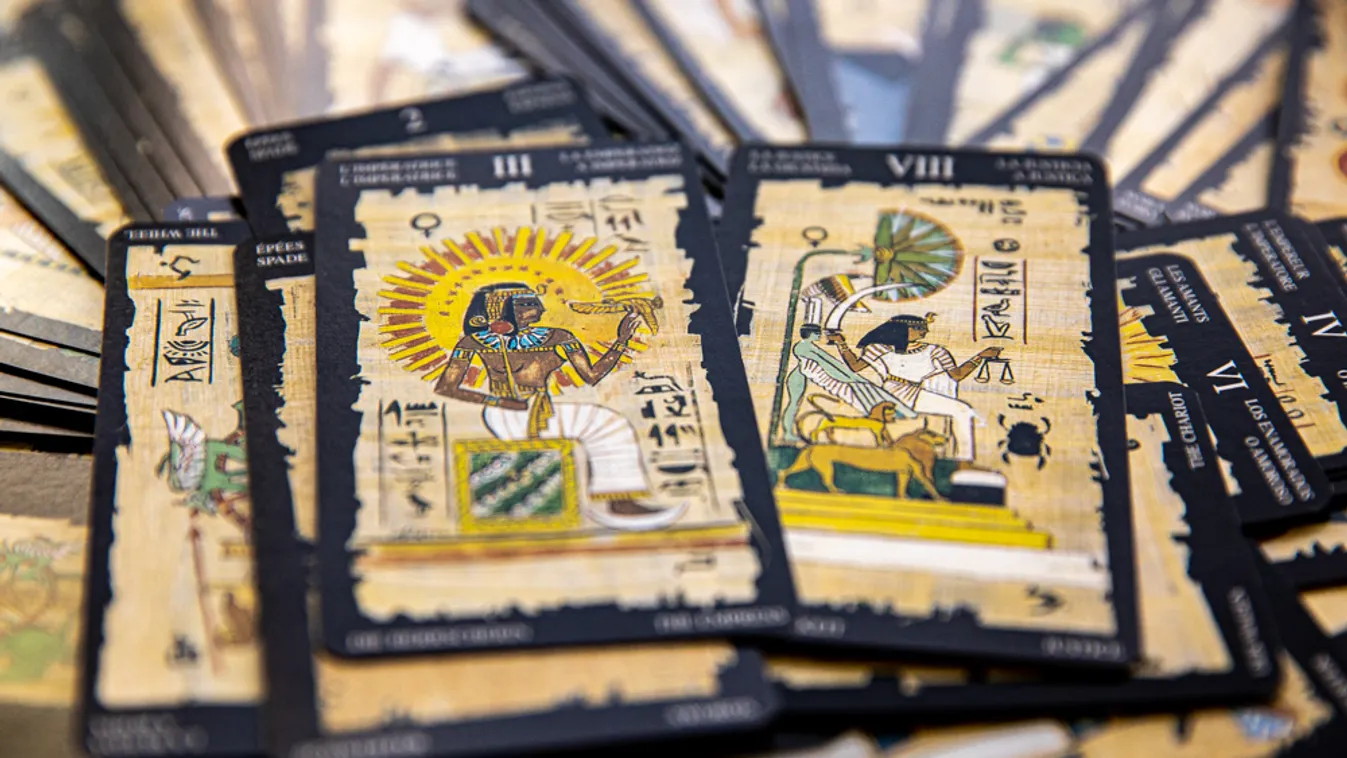 Válassz egy tarot lapot, nézd meg, mit üzen  ma neked