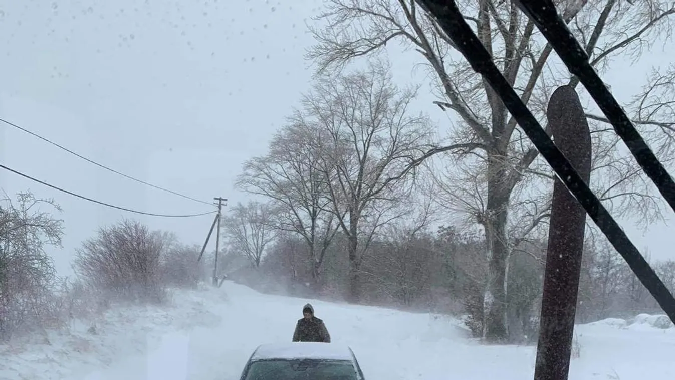 Így mentik a durva hócsapdából a magyar autósokat