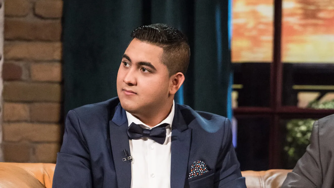 Exkluzív videó: elhunyt édesapja gitárjára énekelt Kis Grófo