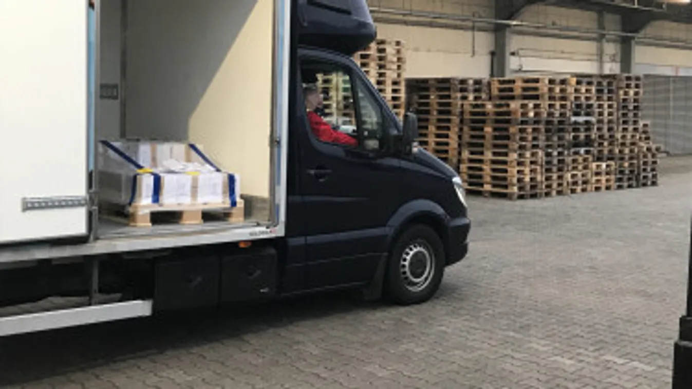 Így érkezett meg az AstraZeneca szállítmány - videó