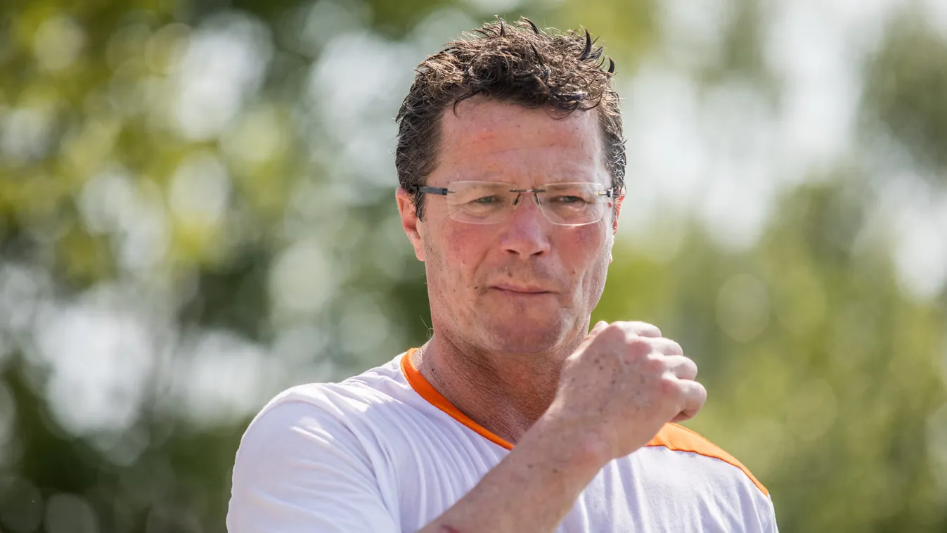 Különös fotó, felszarvazták Stohl Andrást