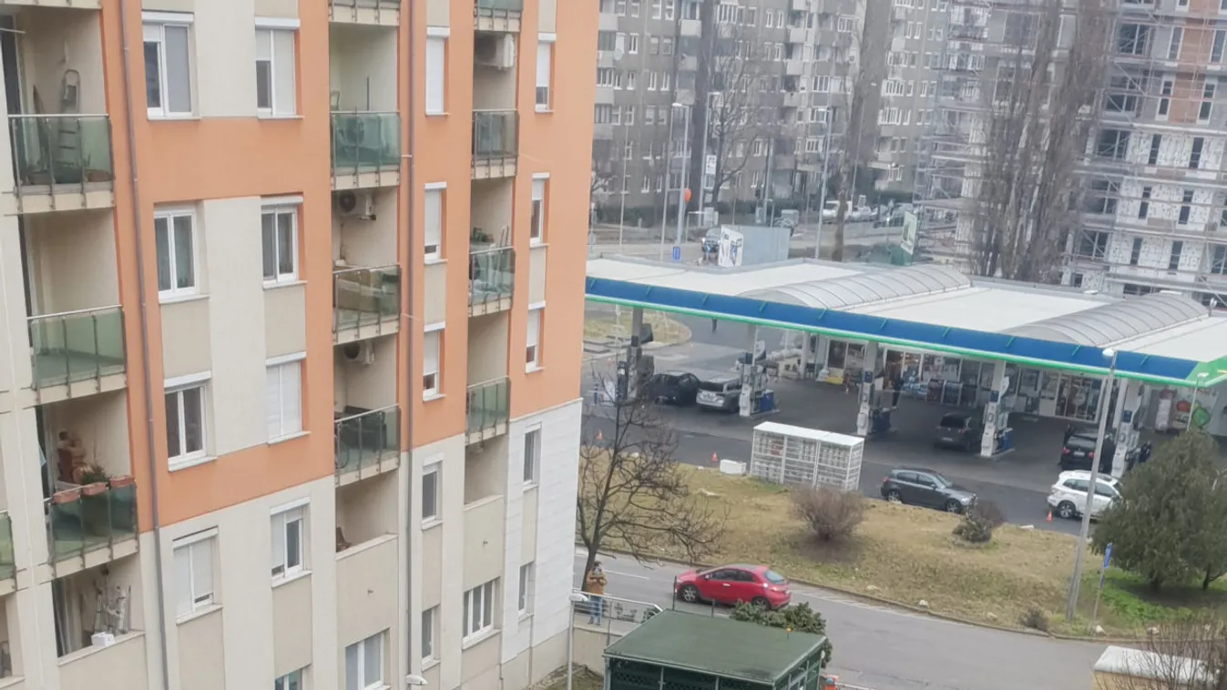 Tragédia a kondorosi lakóparkban: kiugrott egy nő az erkélyről