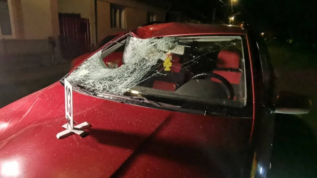 Borzasztó baleset történt kedd este Heves megyében, fotón az áldozat cipője