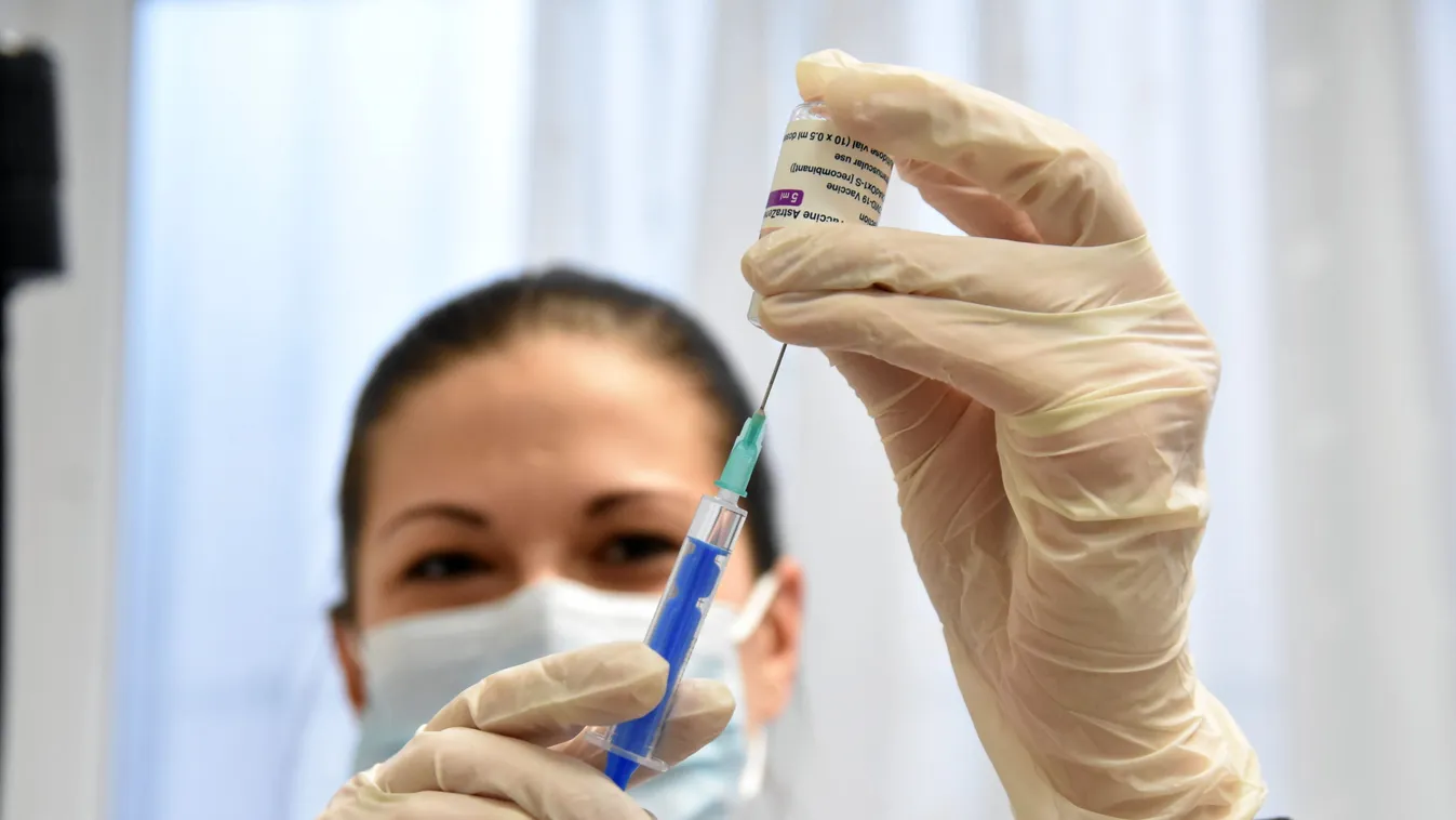 Vakcina kisokos terheseknek: ezeket kell magukkal vinniük a kismamáknak az oltásra