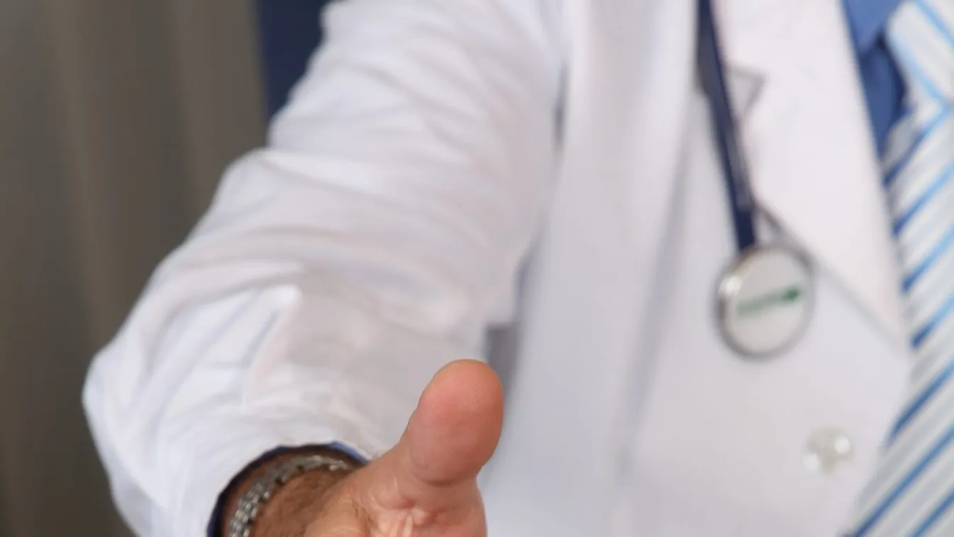 Nyomkövetővel figyelik a Covid-gyógyszerekkel csencselő budapesti orvost