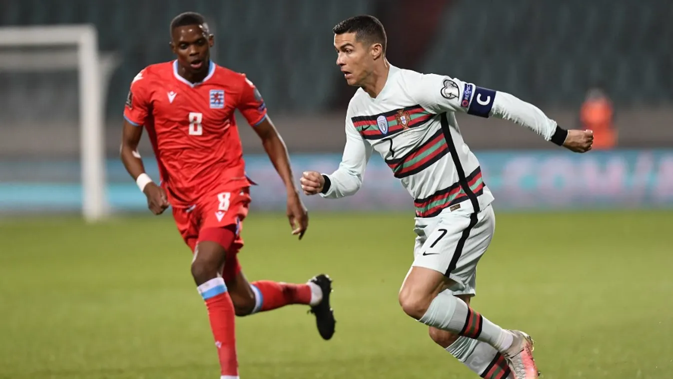 Ronaldo eldobott karszalagja mentheti meg a halálos beteg kisfiút