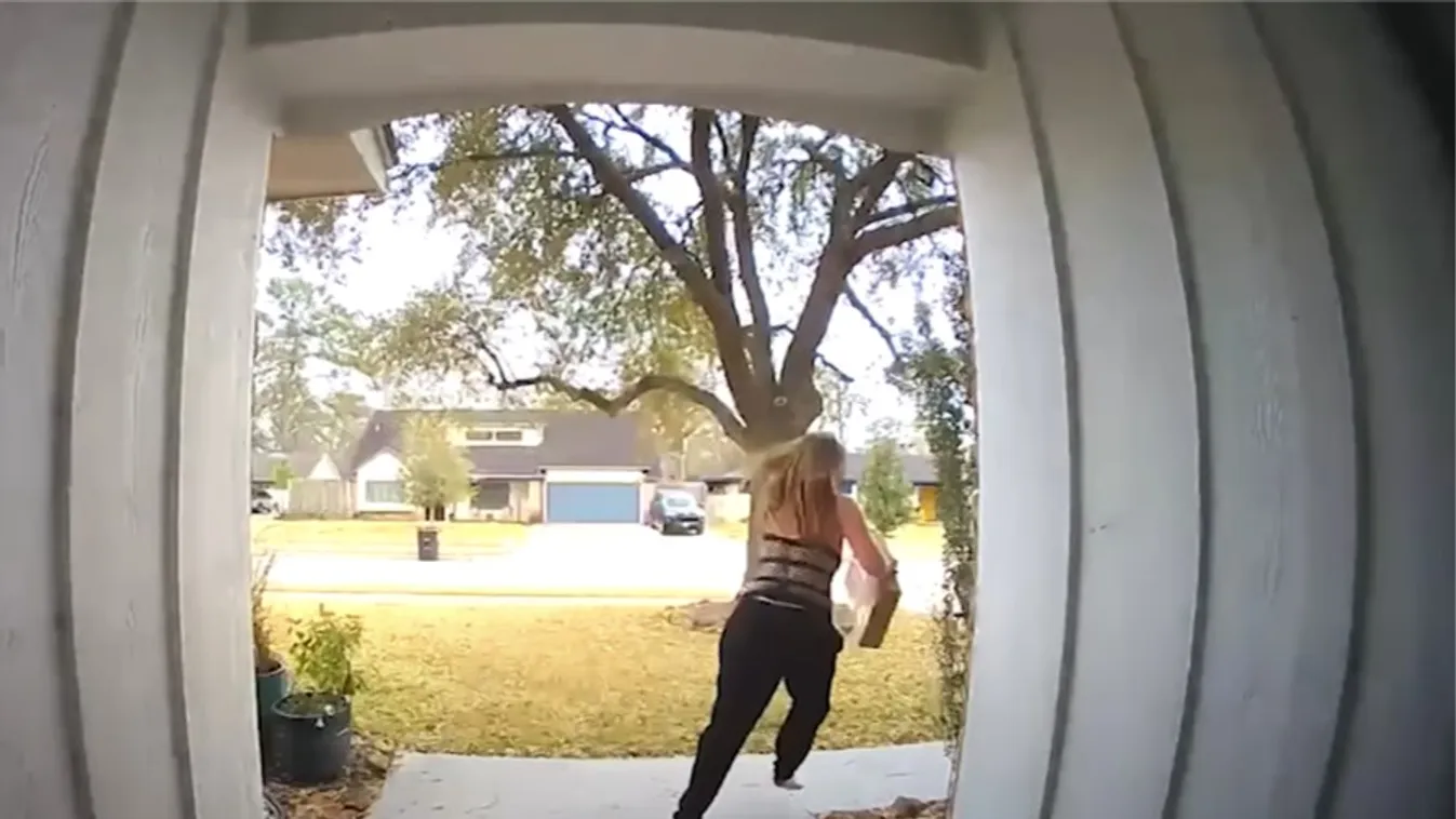 Videó: Kiesett a melle a felsőjéből, de azért ellopta más csomagját az enyveskezű nő