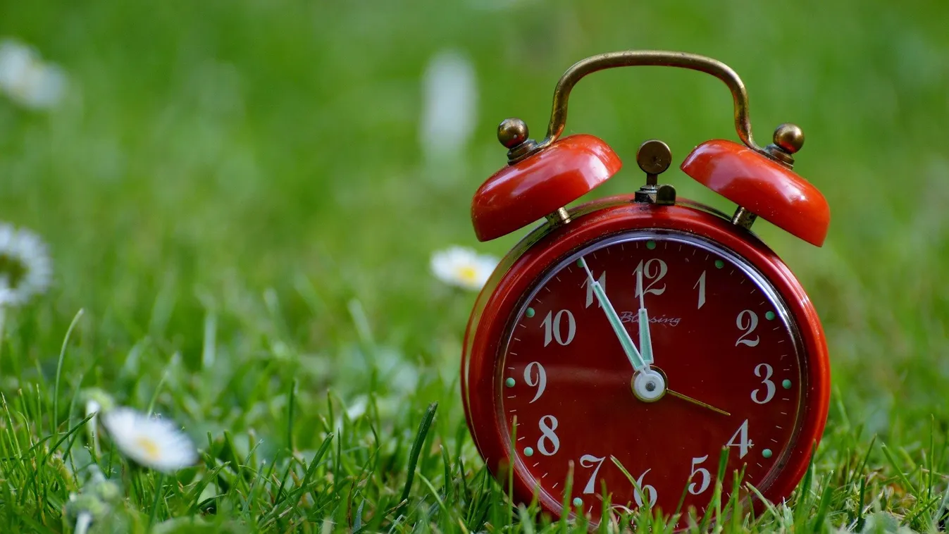 Figyelem: hajnalban óraátállítás! Indul a nyári időszámítás