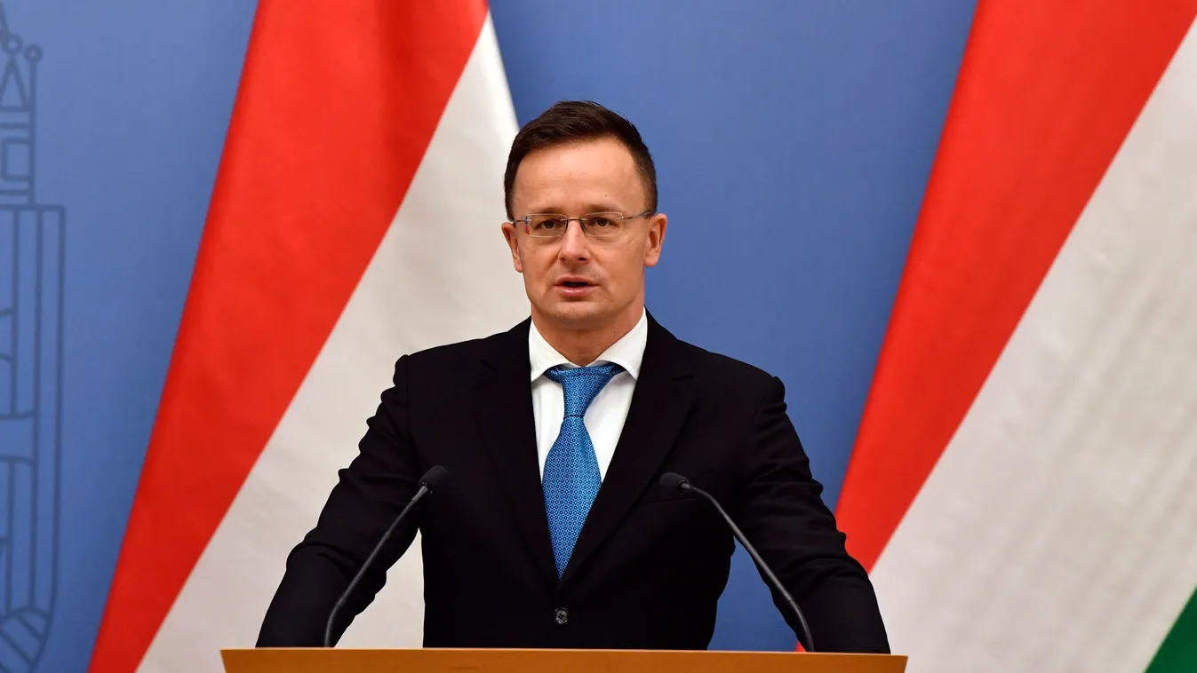 Szijjártó: 180 ezer adag Szputnyik-vakcina érkezett éjszaka
