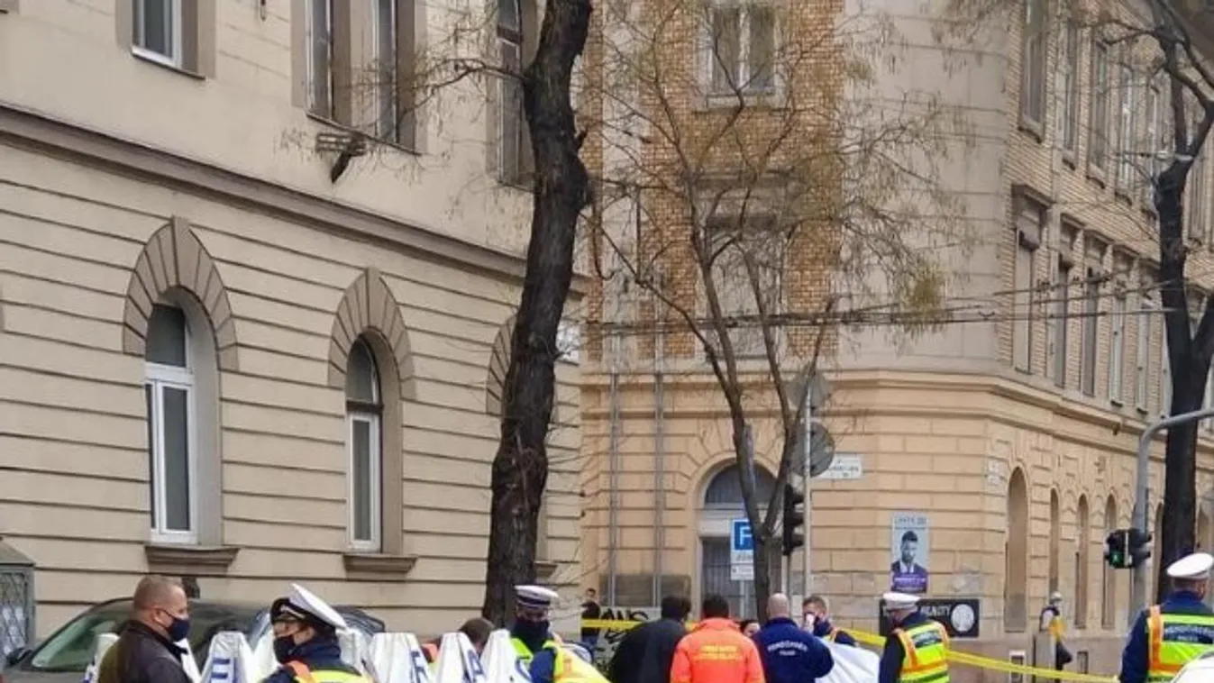 Megrázó videó: Mentőautóval ütközött, szörnyethalt a motoros Budapesten