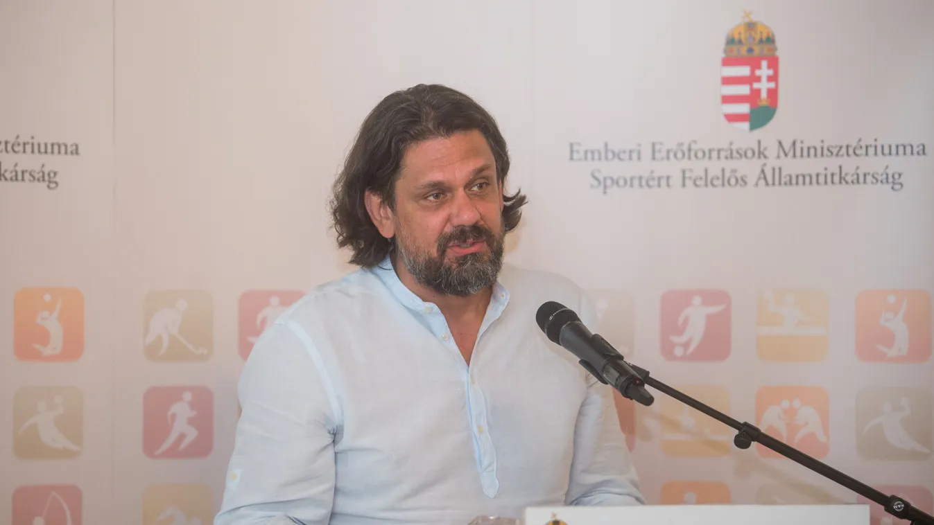 Deutsch Tamás: Brüsszel elrontotta a vakcinabeszerezést