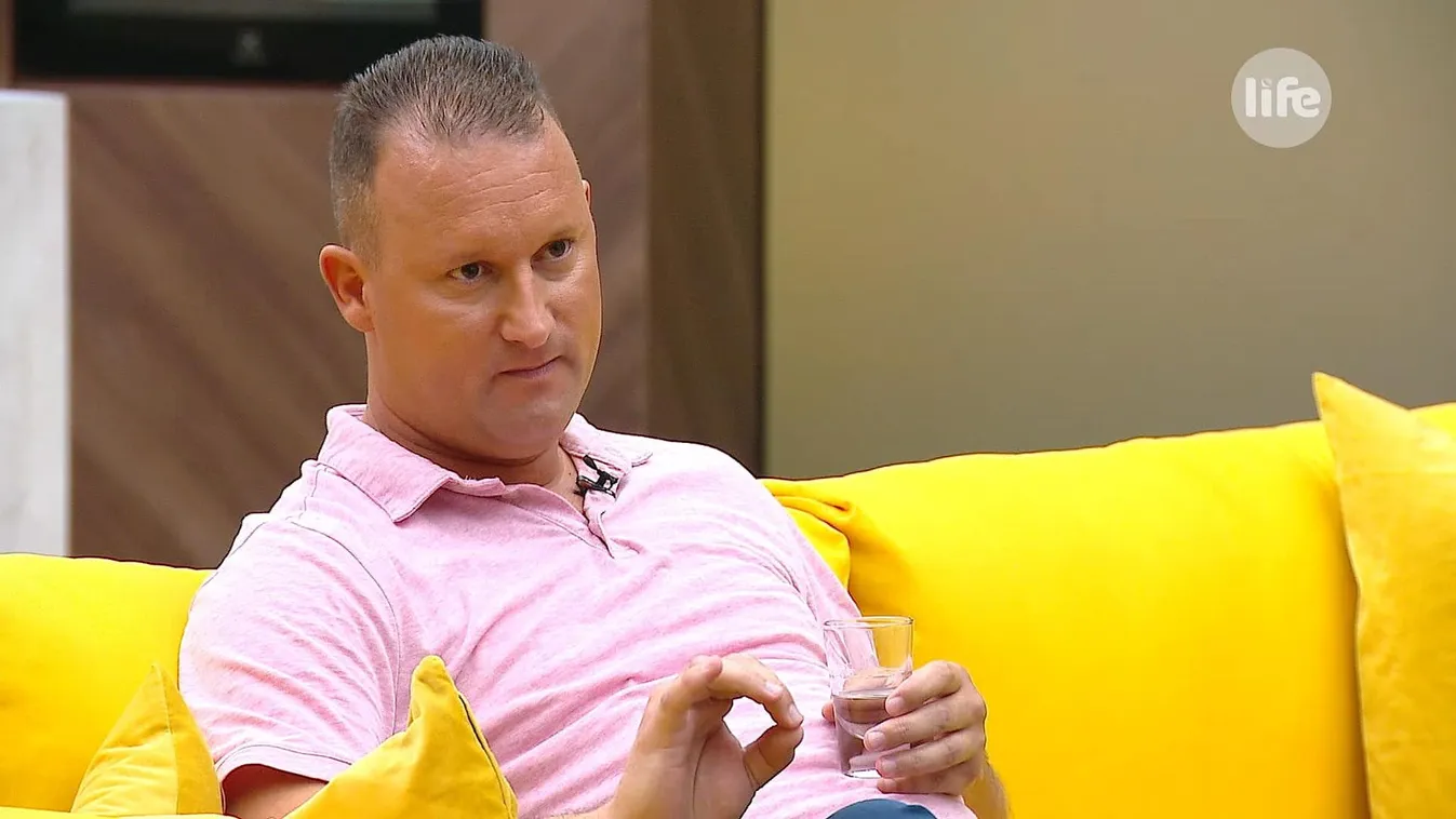 Már előre kifigyelték, aljas támadás érte fényes nappal Alekoszt