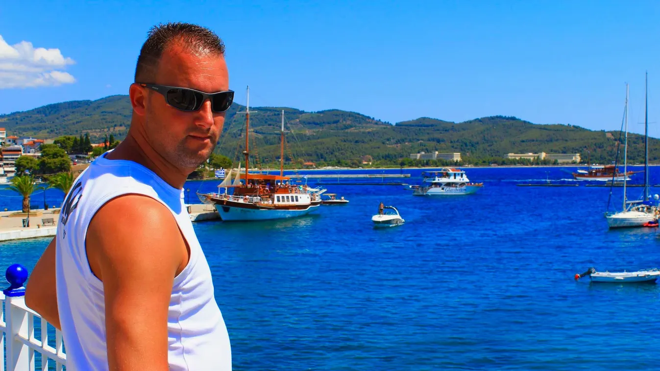 "Kopogtathat a kismicsodám ajtaján" - nem hiszed el, ki üzente ezt Alekosznak