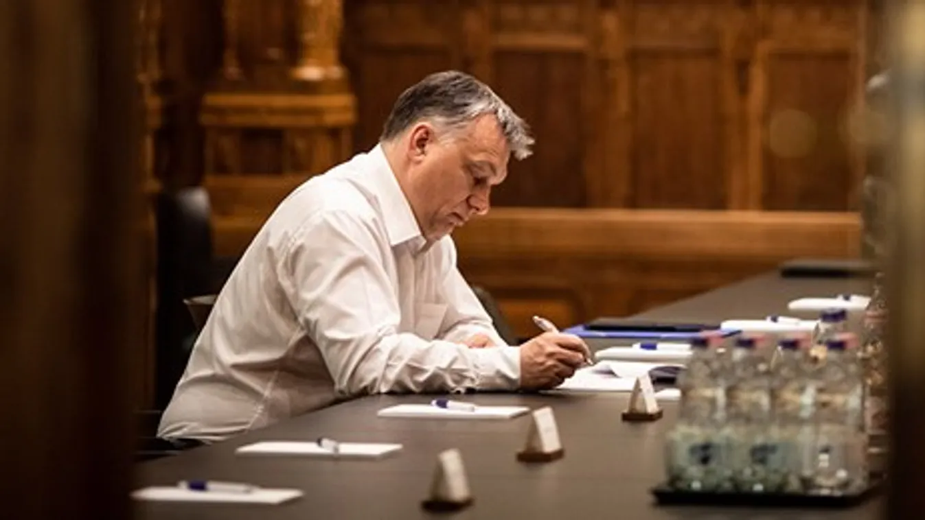 Orbán Viktor angolul üzent, elárulta, hogyan harcol