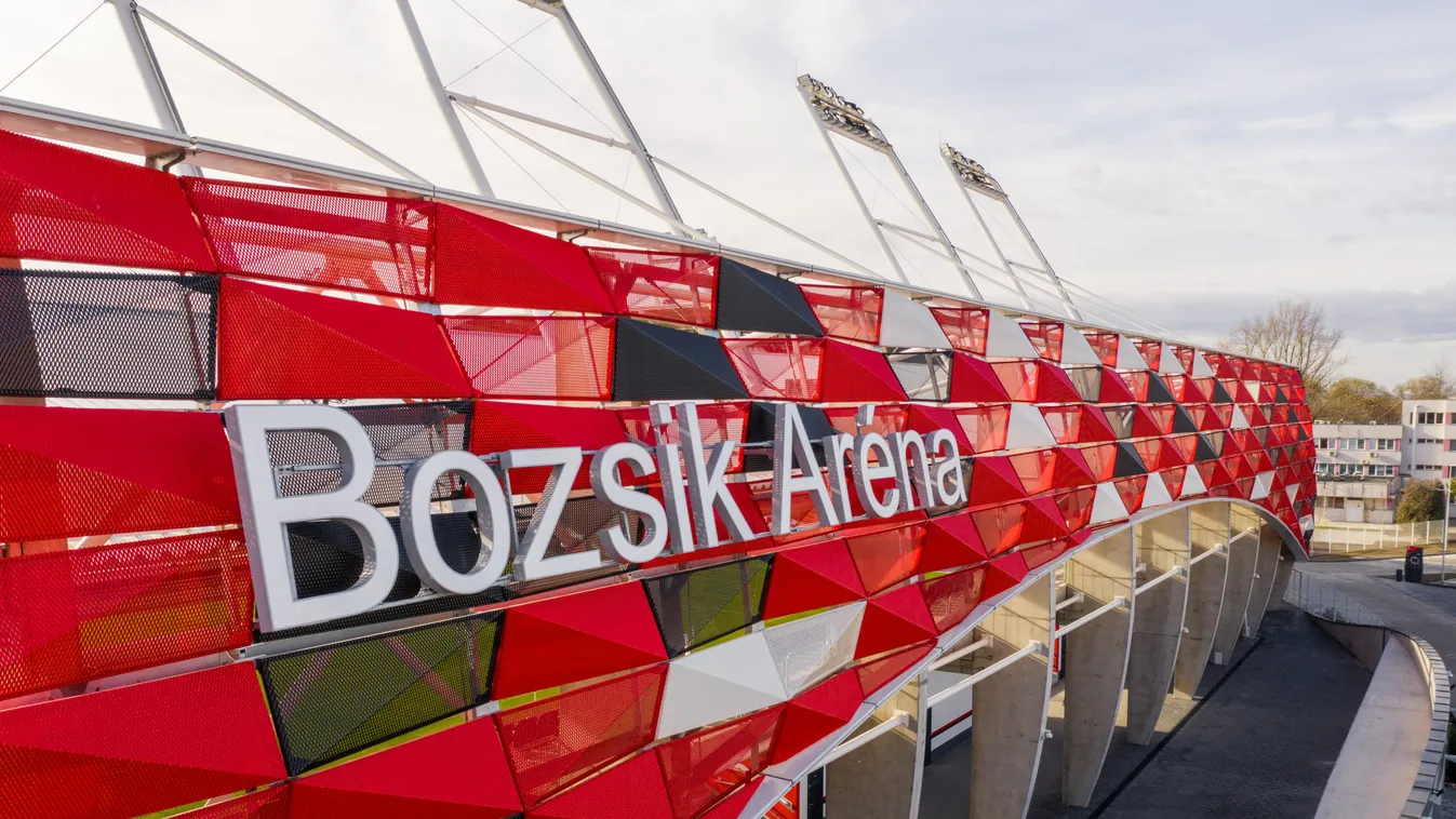 Vadiúj stadionban focizunk ma a románokkal