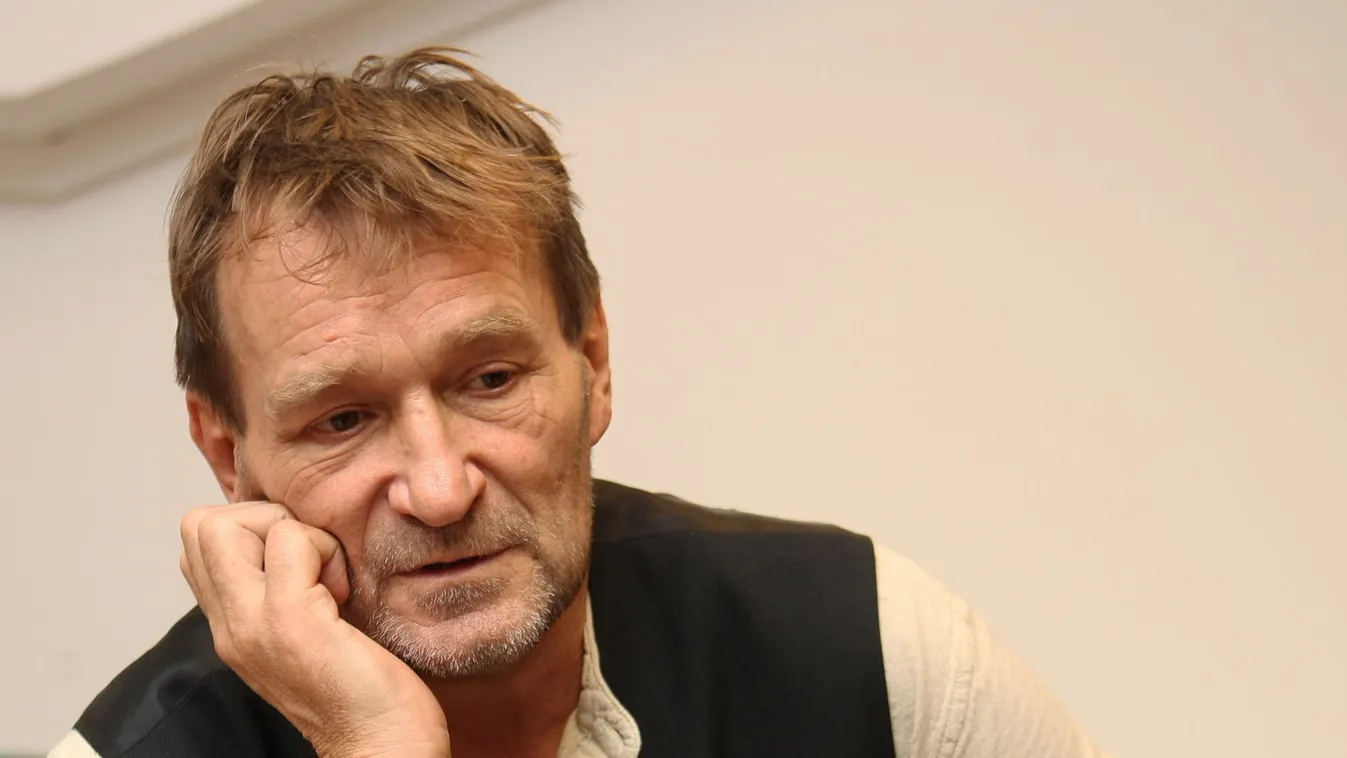 Ráhívták a rendőrséget, botrányt okozott a Nemzet Színésze a szállodában