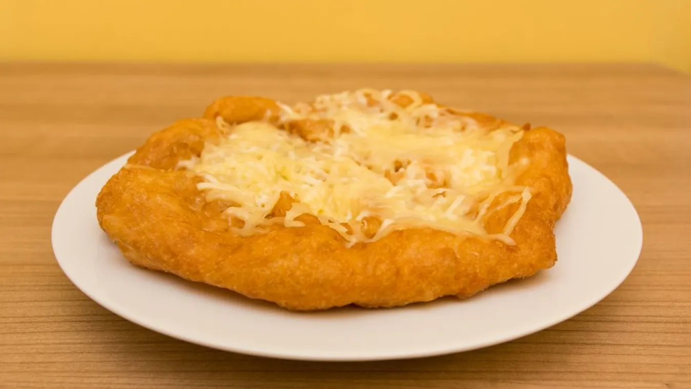 Kefires lángos a hűtőből – mindig készenlétben áll a tészta, csak sütni kell