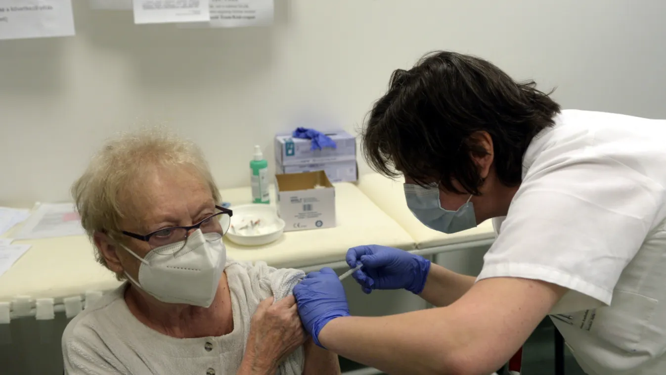 Így zajlik az idősek oltása országszerte - fotók