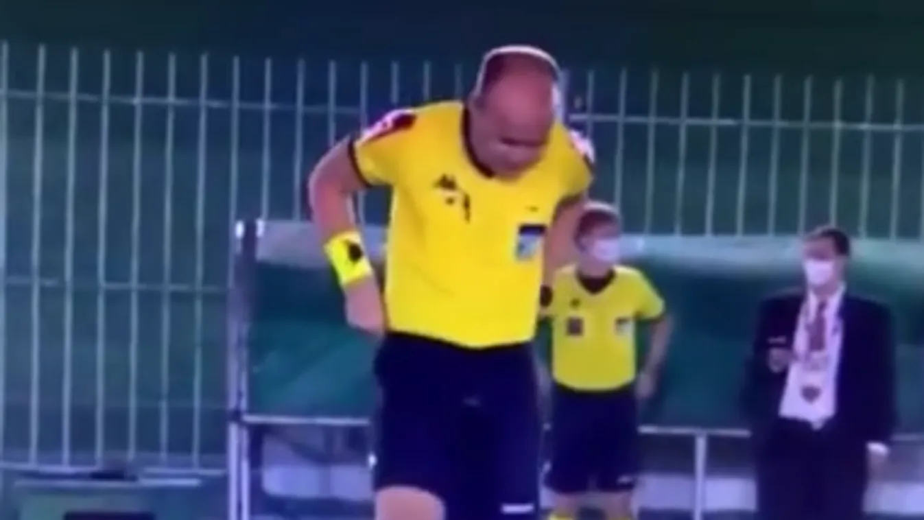 Nem volt szalonképes a bíró a pálya közepén, a kamera mindent vett