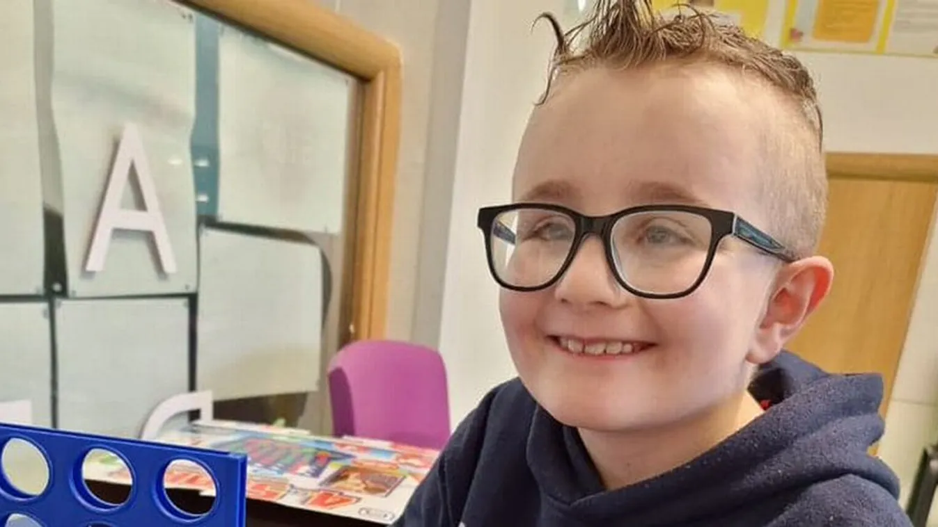 „Nincs értelme tagadni, meg fog vakulni” - zokogva mesélt az édesanya 9 éves kisfia küzdelméről