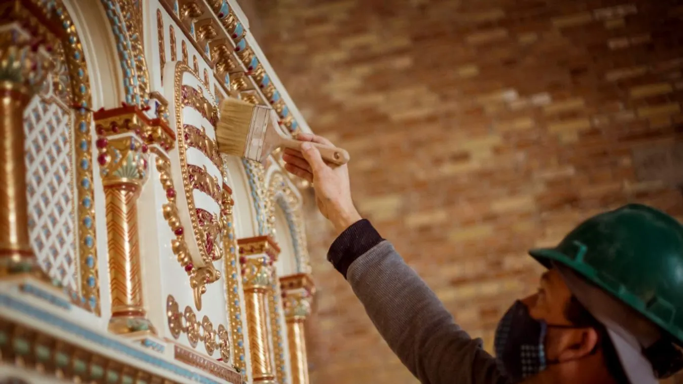 Így épül újjá a 4 méteres kandalló – elképesztő részletek a budai Vár felújításáról