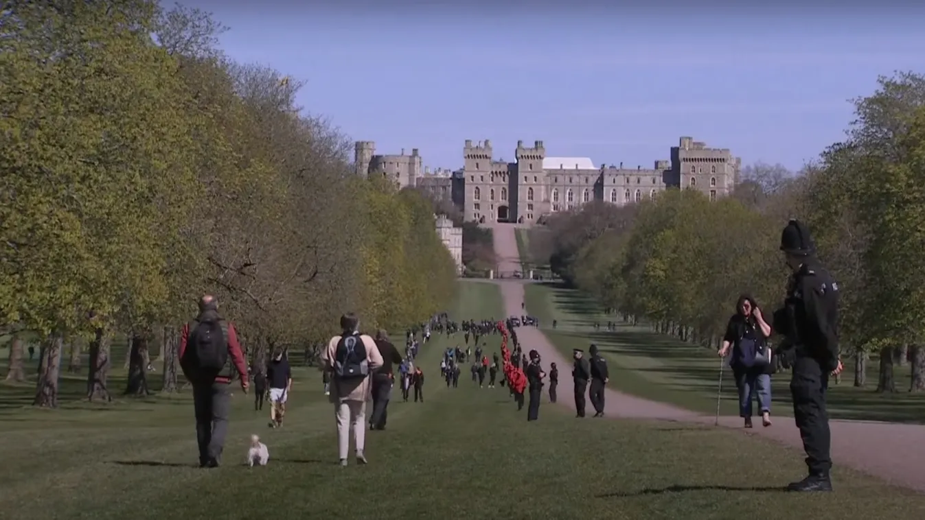 Fülöp temetésére már gyűlik a gyászoló tömeg a Windsori kastély előtt – videó