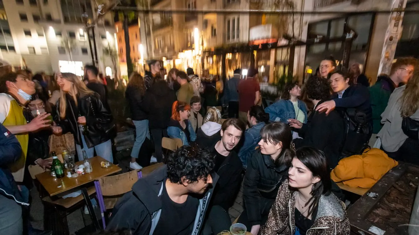 Koronavírus - Sztárok sora akadt ki a felelőtlen fiatalokra