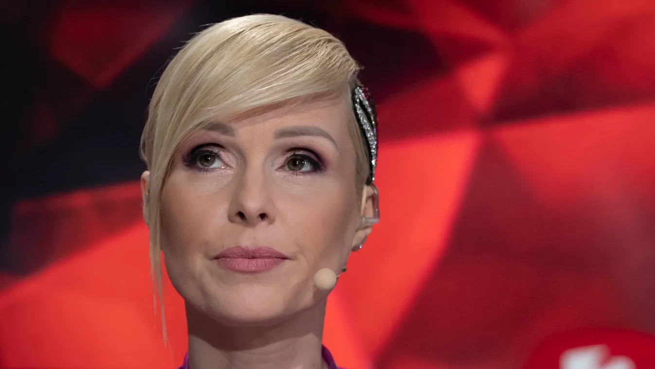 Köllő Babett kitálalt: nős magyar sztár hívta pofátlan üzenetben szexelni!