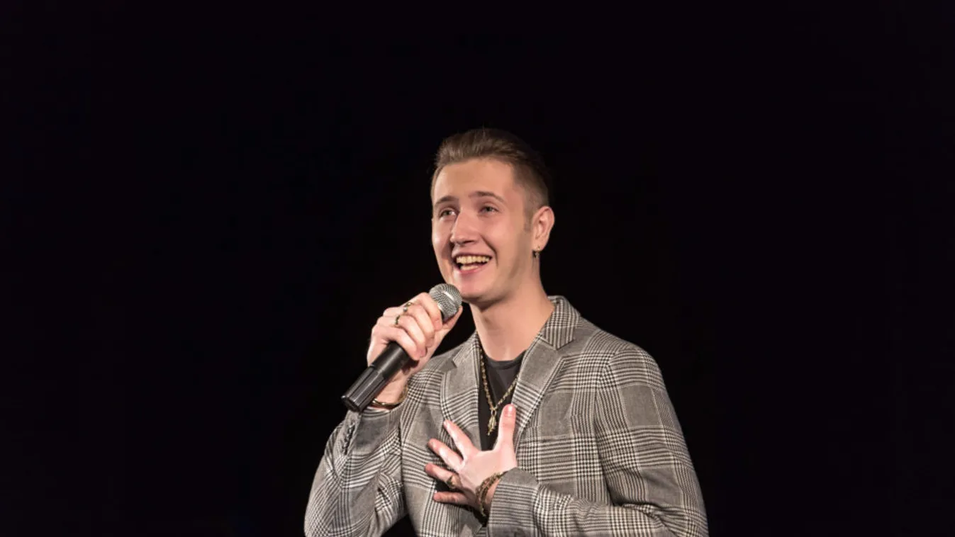 Példaértékű, amit a fiatal énekes tett: Tégy te is így! - Fotó