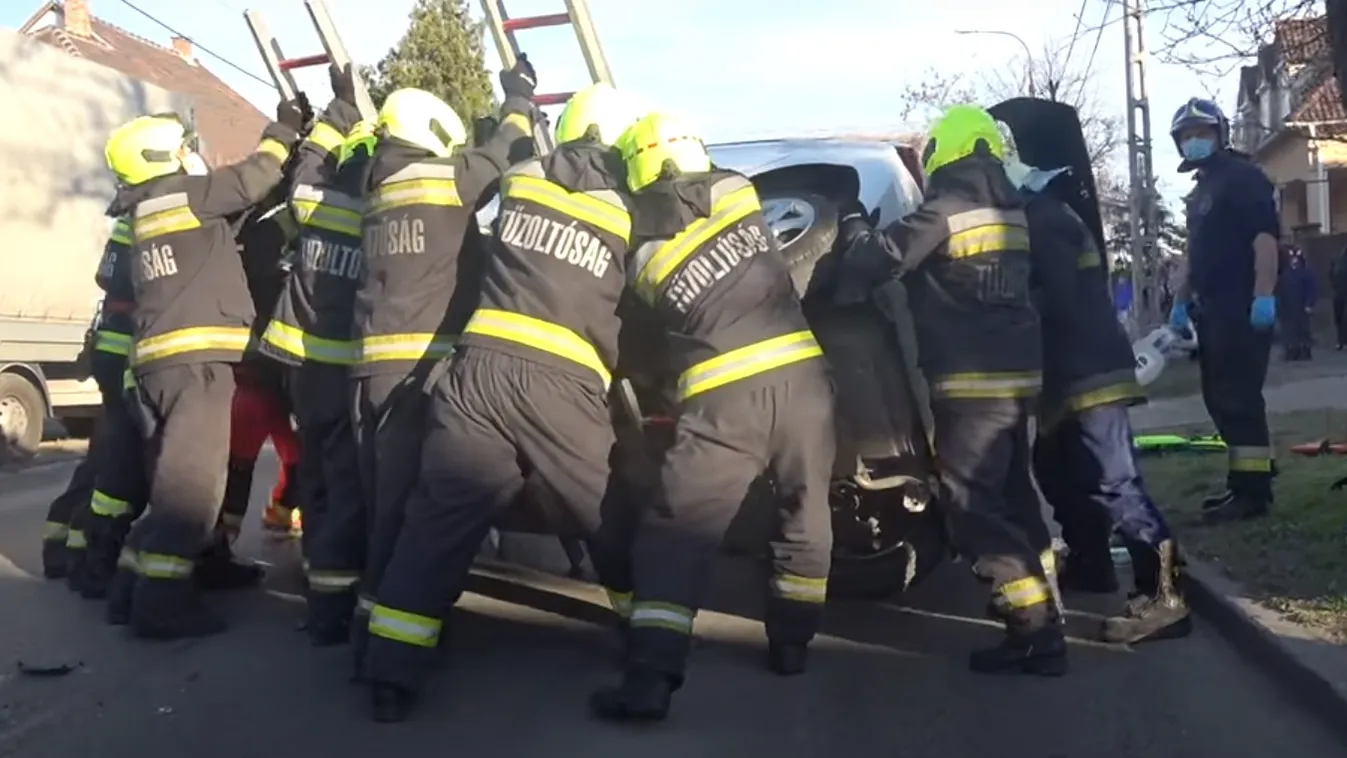 Sokkoló felvétel: felborult egy autó Csepelen, a roncsban ragadt a sofőr