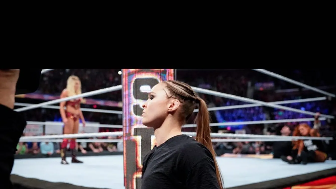 "Több van emögött" - rejtélyes bejelentés, babát vár a szexi világsztár