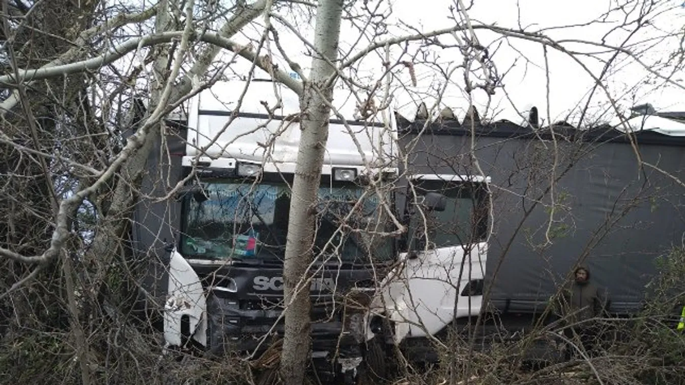 Kettős tragédia: megrázó helyszíni fotók érkeztek a biatorbágyi halálos balesetről