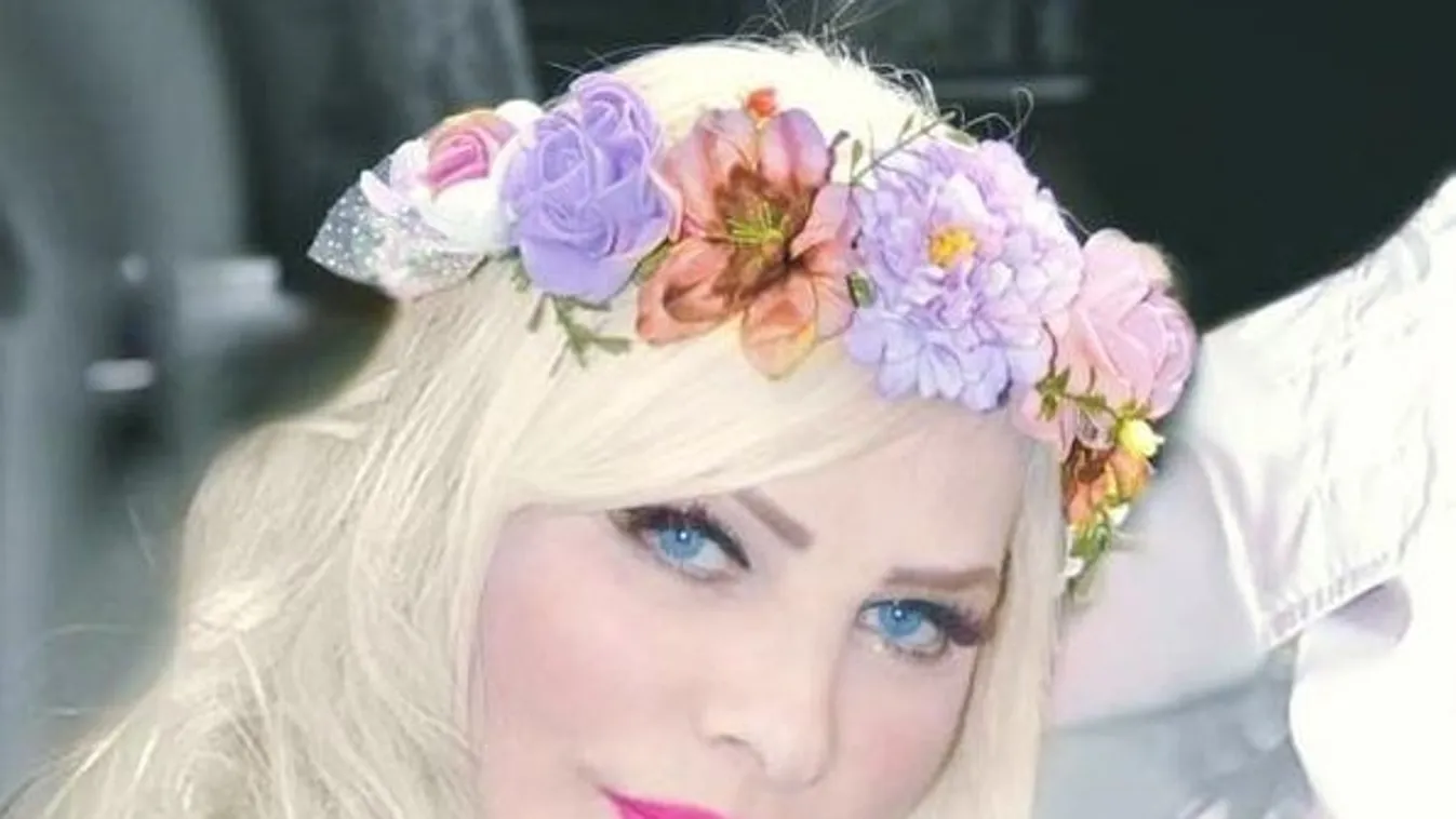 Bugyi nélkül villantott Cicciolina +18-as fotó