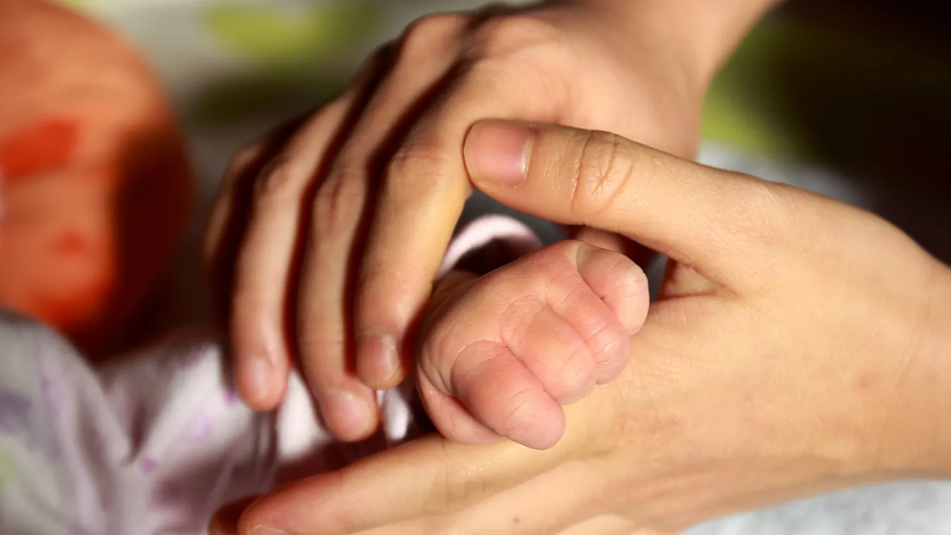 „Rendbe fogsz jönni" - üzenték a halálos kórral küzdő többgyermekes magyar anyukának