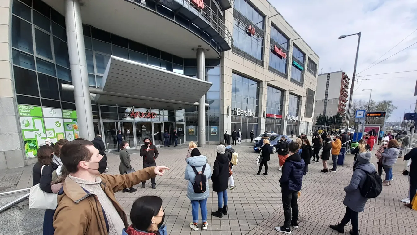 Megdöbbentő részletek: unalomból okozott pánikot a pénzszállító az Árkádban