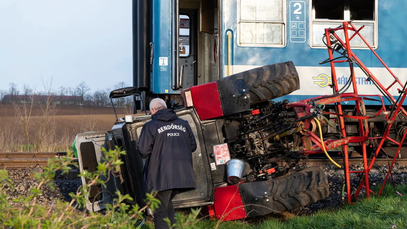 Mellbevágó: újszülött kisbabát hagyott hátra az Újfehértónál vonatokkal ütköző traktoros